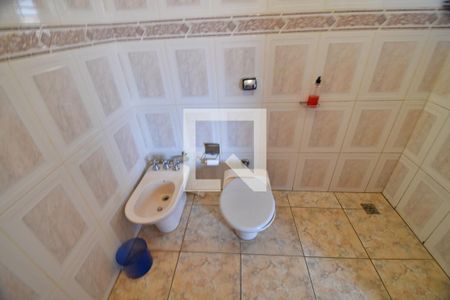 Casa à venda com 420m², 5 quartos e 3 vagasBanheiro 1