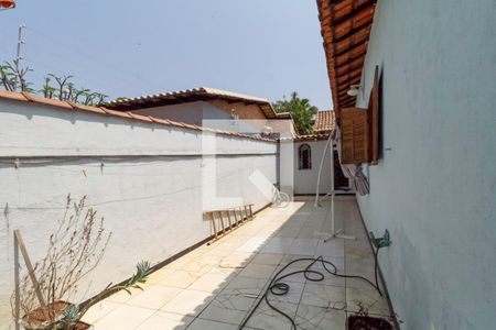 Casa à venda com 256m², 4 quartos e 4 vagas Casa à venda com 256m², 4 quartos e 4 vagasQuintal