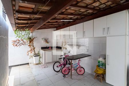 Casa à venda com 256m², 4 quartos e 4 vagas Casa à venda com 256m², 4 quartos e 4 vagasÁrea de serviço