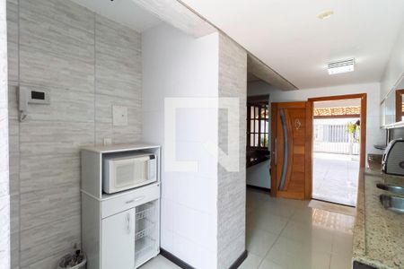 Casa à venda com 256m², 4 quartos e 4 vagas Casa à venda com 256m², 4 quartos e 4 vagasCozinha