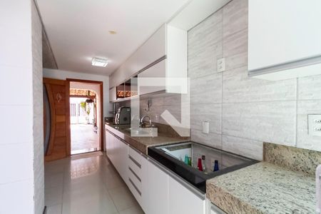 Casa à venda com 256m², 4 quartos e 4 vagas Casa à venda com 256m², 4 quartos e 4 vagasCozinha