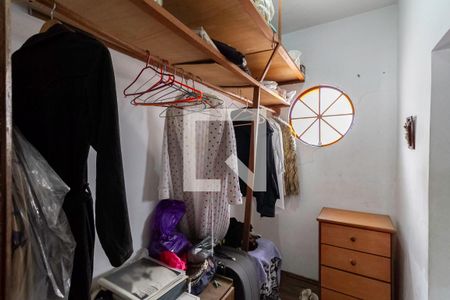 Casa à venda com 256m², 4 quartos e 4 vagas Casa à venda com 256m², 4 quartos e 4 vagasCloset da suíte