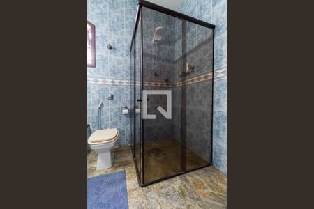 Casa à venda com 256m², 4 quartos e 4 vagas Casa à venda com 256m², 4 quartos e 4 vagasBanheiro da suíte