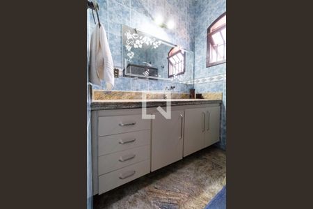 Casa à venda com 256m², 4 quartos e 4 vagas Casa à venda com 256m², 4 quartos e 4 vagasBanheiro da suíte