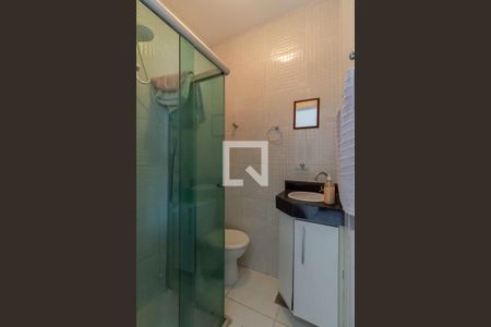 Casa à venda com 256m², 4 quartos e 4 vagas Casa à venda com 256m², 4 quartos e 4 vagasBanheiro de serviço