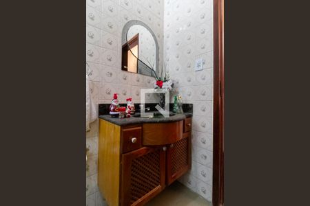 Casa à venda com 256m², 4 quartos e 4 vagas Casa à venda com 256m², 4 quartos e 4 vagasBanheiro social