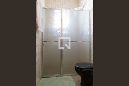 Casa à venda com 256m², 4 quartos e 4 vagas Casa à venda com 256m², 4 quartos e 4 vagasBanheiro social