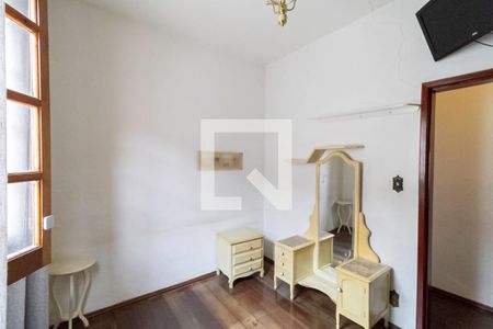 Casa à venda com 256m², 4 quartos e 4 vagas Casa à venda com 256m², 4 quartos e 4 vagasQuarto 2