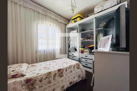 Casa à venda com 256m², 4 quartos e 4 vagas Casa à venda com 256m², 4 quartos e 4 vagasQuarto 1