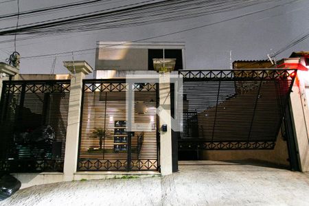 Casa de condomínio à venda com 200m², 3 quartos e 1 vaga Casa de condomínio à venda com 200m², 3 quartos e 1 vagaFachada