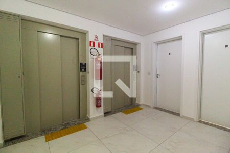 Apartamento à venda com 50m², 2 quartos e 1 vaga Apartamento à venda com 50m², 2 quartos e 1 vagaHall