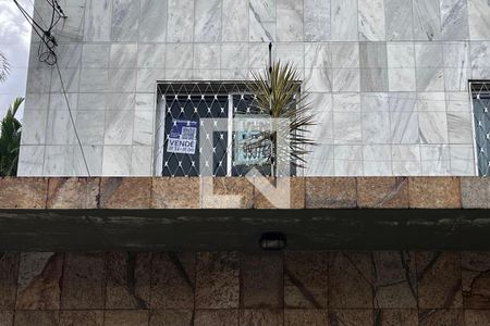 Apartamento à venda com 130m², 4 quartos e 2 vagas Apartamento à venda com 130m², 4 quartos e 2 vagasPlaquinha Instalada