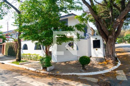 Casa à venda com 220m², 3 quartos e 2 vagas Casa à venda com 220m², 3 quartos e 2 vagasFachada