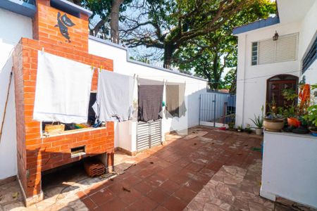 Casa à venda com 220m², 3 quartos e 2 vagas Casa à venda com 220m², 3 quartos e 2 vagasChurrasqueira