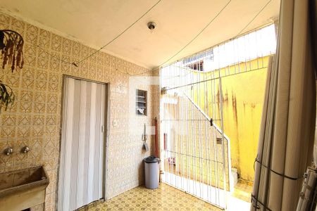 Casa à venda com 100m², 2 quartos e 2 vagas Casa à venda com 100m², 2 quartos e 2 vagasÁrea de Serviço