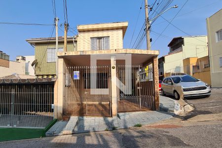 Casa à venda com 100m², 2 quartos e 2 vagas Casa à venda com 100m², 2 quartos e 2 vagasFachada