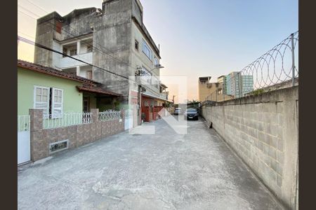 Casa à venda com 200m², 6 quartos e 3 vagas Casa à venda com 200m², 6 quartos e 3 vagasVila