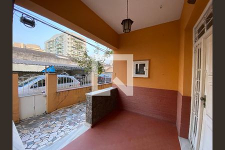 Casa à venda com 200m², 6 quartos e 3 vagas Casa à venda com 200m², 6 quartos e 3 vagasFrente