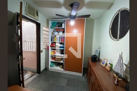 Casa à venda com 200m², 6 quartos e 3 vagas Casa à venda com 200m², 6 quartos e 3 vagasQuarto 4  casa 2