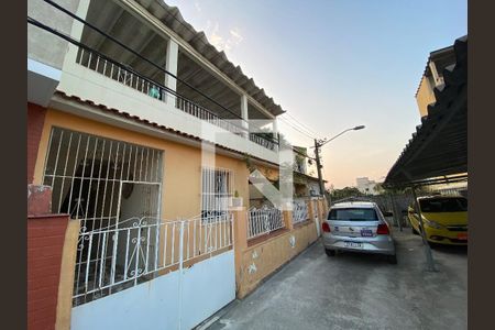 Casa à venda com 200m², 6 quartos e 3 vagas Casa à venda com 200m², 6 quartos e 3 vagasVila