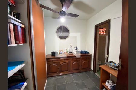 Casa à venda com 200m², 6 quartos e 3 vagas Casa à venda com 200m², 6 quartos e 3 vagasQuarto 4 casa 2