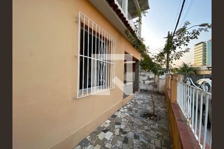 Casa à venda com 200m², 6 quartos e 3 vagas Casa à venda com 200m², 6 quartos e 3 vagasFrente