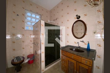 Casa à venda com 200m², 6 quartos e 3 vagas Casa à venda com 200m², 6 quartos e 3 vagasBanheiro