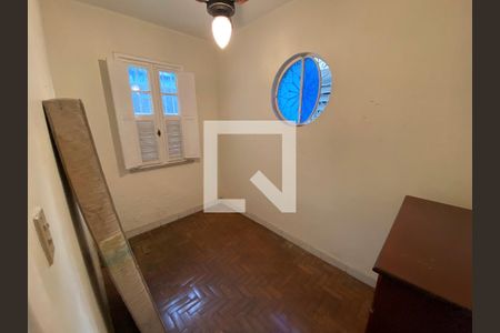 Casa à venda com 200m², 6 quartos e 3 vagas Casa à venda com 200m², 6 quartos e 3 vagasQuarto 2