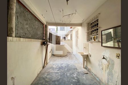 Casa à venda com 200m², 6 quartos e 3 vagas Casa à venda com 200m², 6 quartos e 3 vagasÁrea de Serviço