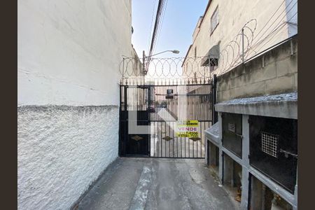 Casa à venda com 200m², 6 quartos e 3 vagas Casa à venda com 200m², 6 quartos e 3 vagasFachada