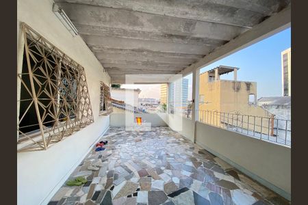 Casa à venda com 200m², 6 quartos e 3 vagas Casa à venda com 200m², 6 quartos e 3 vagasVaranda casa 2