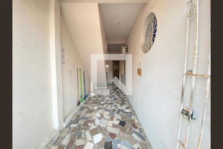Casa à venda com 200m², 6 quartos e 3 vagas Casa à venda com 200m², 6 quartos e 3 vagasCirculação