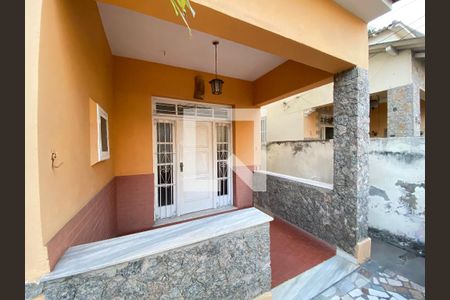 Casa à venda com 200m², 6 quartos e 3 vagas Casa à venda com 200m², 6 quartos e 3 vagasFrente