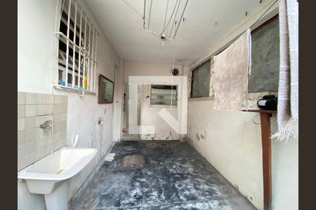 Casa à venda com 200m², 6 quartos e 3 vagas Casa à venda com 200m², 6 quartos e 3 vagasÁrea de Serviço