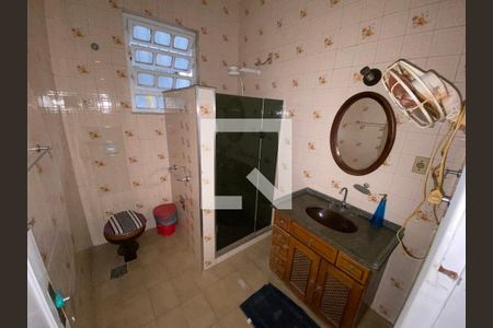 Casa à venda com 200m², 6 quartos e 3 vagas Casa à venda com 200m², 6 quartos e 3 vagasBanheiro