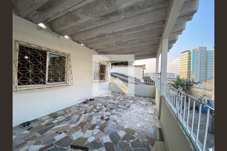 Casa à venda com 200m², 6 quartos e 3 vagas Casa à venda com 200m², 6 quartos e 3 vagasVaranda casa 2