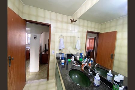 Casa à venda com 200m², 6 quartos e 3 vagas Casa à venda com 200m², 6 quartos e 3 vagasBanheiro casa 2