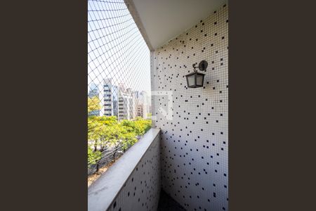 Apartamento à venda com 238m², 4 quartos e 1 vaga Apartamento à venda com 238m², 4 quartos e 1 vagaVaranda