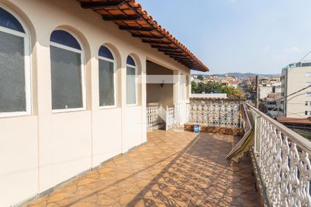 Casa à venda com 299m², 5 quartos e 4 vagasAlpendre
