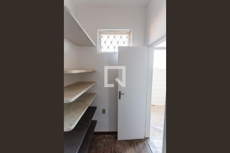 Casa à venda com 299m², 5 quartos e 4 vagasDespensa