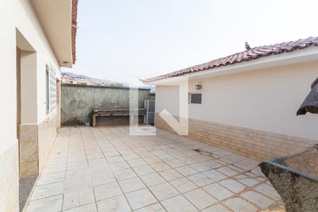 Casa à venda com 299m², 5 quartos e 4 vagasQuintal