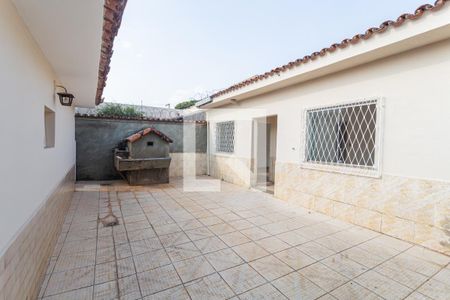 Casa à venda com 299m², 5 quartos e 4 vagasQuintal