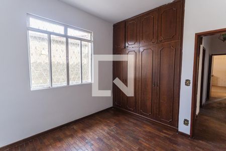 Casa à venda com 299m², 5 quartos e 4 vagasQuarto 2