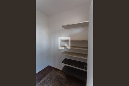 Casa à venda com 299m², 5 quartos e 4 vagasDespensa