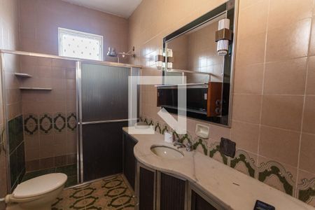 Casa à venda com 299m², 5 quartos e 4 vagasBanheiro da Suíte 1