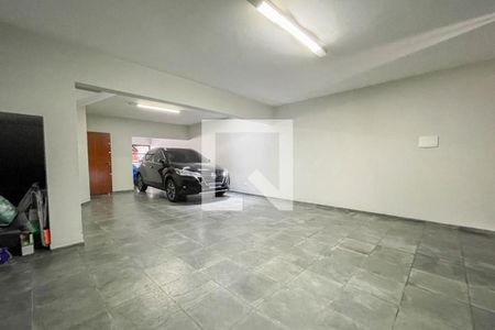 Casa à venda com 228m², 3 quartos e 5 vagas Casa à venda com 228m², 3 quartos e 5 vagasGaragem