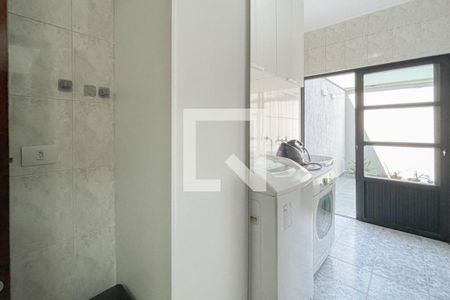 Casa à venda com 228m², 3 quartos e 5 vagas Casa à venda com 228m², 3 quartos e 5 vagasÁrea de Serviço