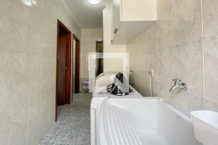 Casa à venda com 228m², 3 quartos e 5 vagas Casa à venda com 228m², 3 quartos e 5 vagasÁrea de Serviço
