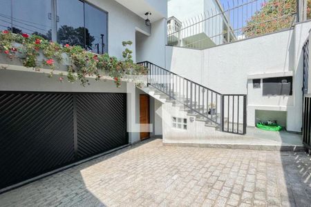 Casa à venda com 228m², 3 quartos e 5 vagas Casa à venda com 228m², 3 quartos e 5 vagasGaragem