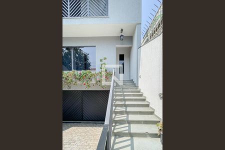 Casa à venda com 228m², 3 quartos e 5 vagas Casa à venda com 228m², 3 quartos e 5 vagasEntrada